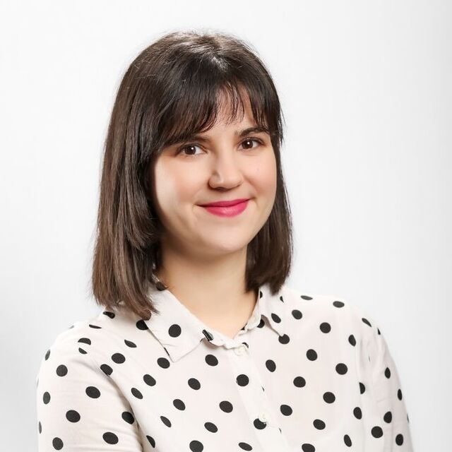 Hauer Henriett  - Graphic Designer