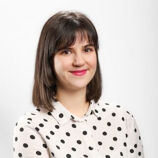 Hauer Henriett  - Graphic Designer