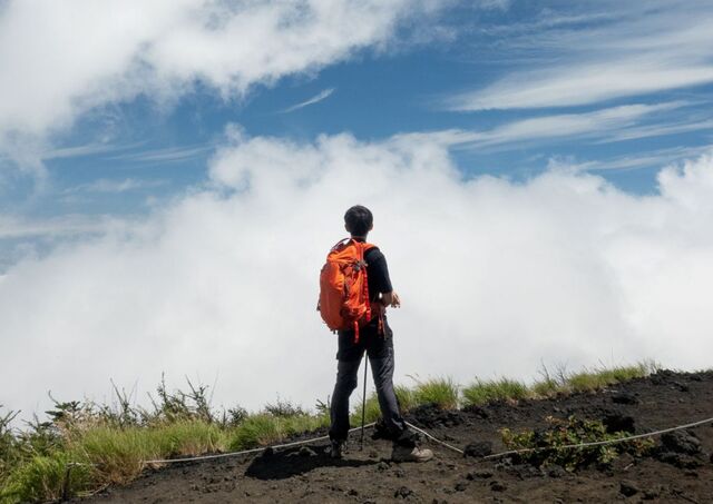 Kilátás a kráter pereméről