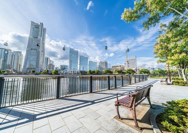 Yokohama Minato Mirai negyede zöld környezetben