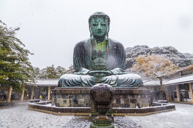 A kamakurai Nagy Buddha téli köntösben