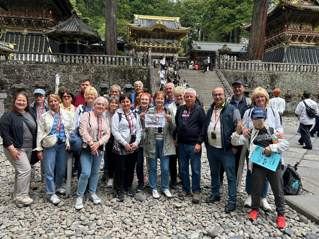 Egy Japanspecialist csoporttal a nikkói Toshogu-szentélynél 