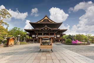 A méltóságteljes Zenko-ji, Nagano híres zarándokhelye 