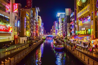Dotonbori vibráló fényei és színes forgataga 