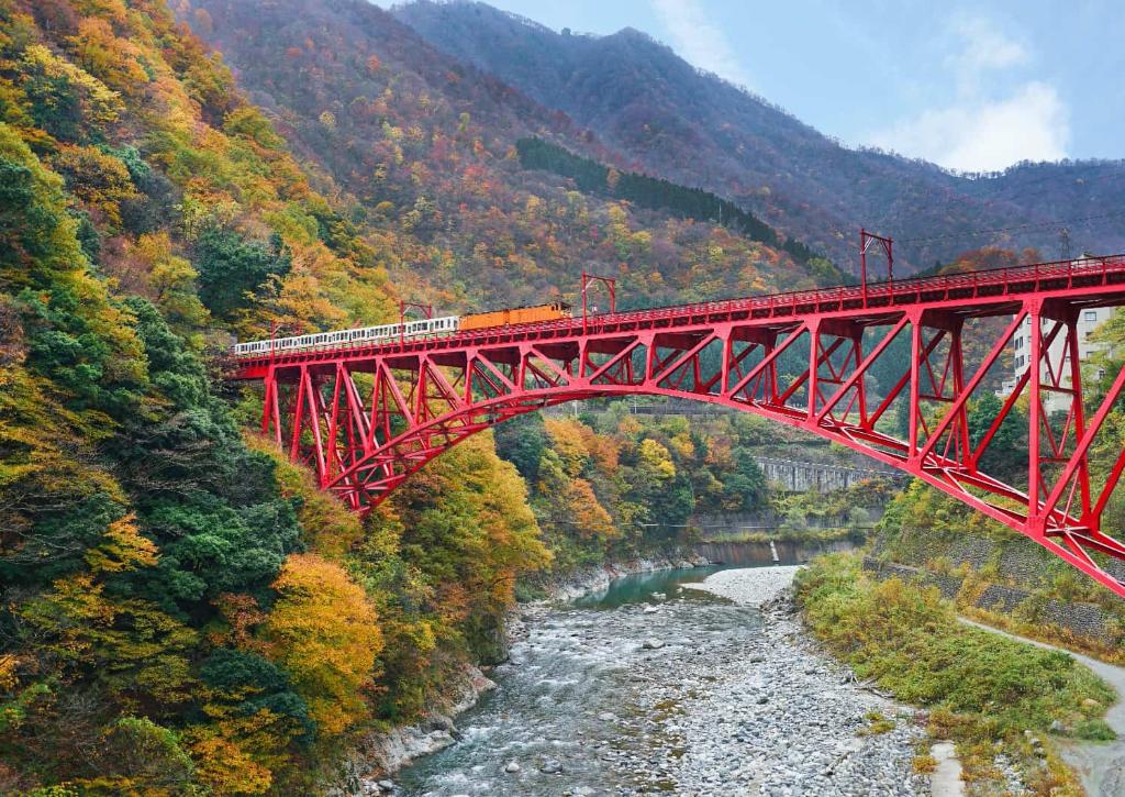 Yamabiko híd a Kurobe-szurdok felett