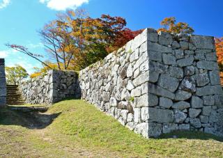 A Tsuwano vár romjainak kőfalai