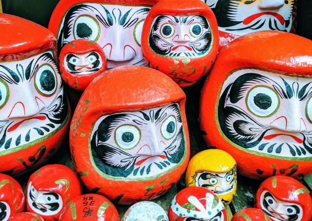 Daruma babák, Naha