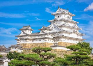 A Himeji várkastély Shirasagi-jo, azaz „Fehér kócsagvár” néven is ismert