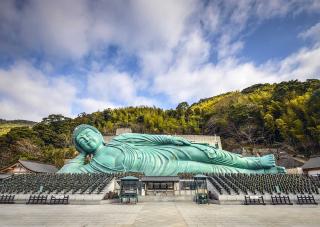 Nanzoin templom, itt található a világ legnagyobb bronzszobra 
