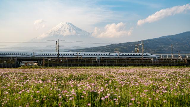 Sinkanszen gyorsvonat és a Fuji-hegy