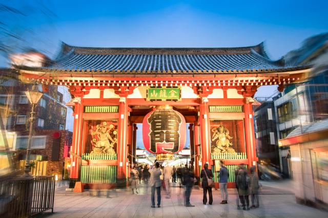 A Sensoji templom kapuja Tokió Asakusa negyedében