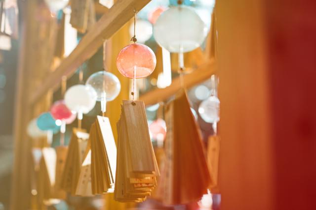 Nyári szélcsengők egy japán szentélyben