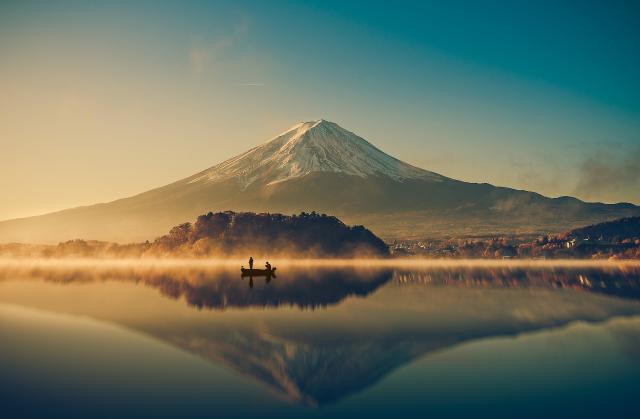 Hósapkás Fuji-hegy a Kawaguchi-tóról 
